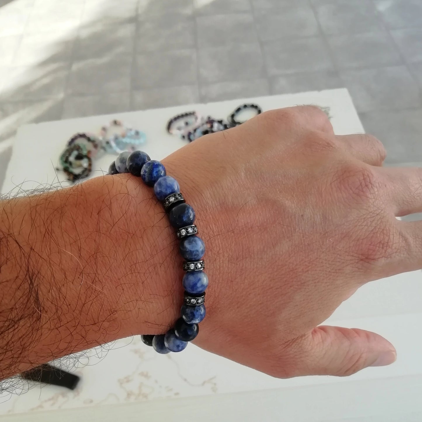 Pulsera para hombre hecha con Sodalita